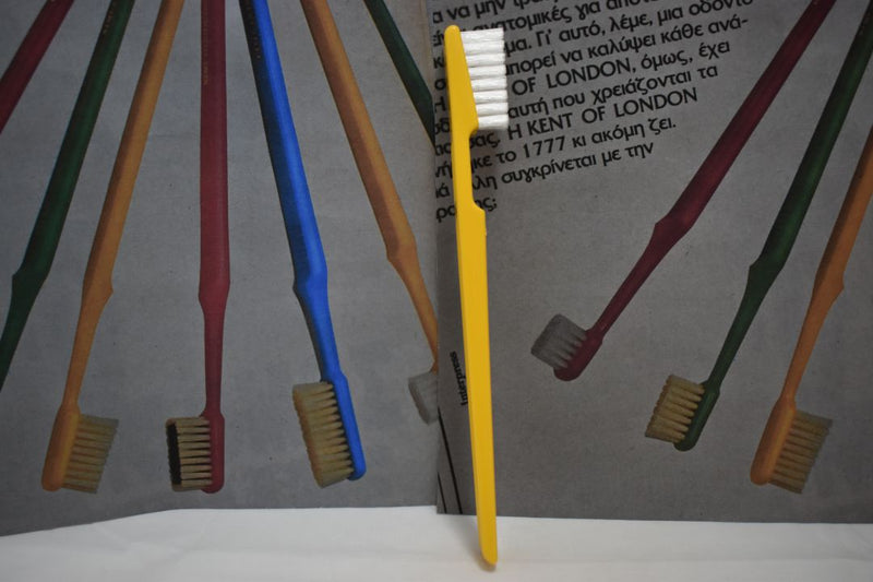 KENT 2000 DUAL TEXTURE NYLON ORIGINAL TOOTHBRUSH   STRAIGHT TUFT YELLOW COLOR   (VERSION 1982) A NEW ANGLE FOR DOUBLE DENTAL CARE / ΟΔΟΝΤΟΒΟΥΡΤΣΑ 2000 ΔΙΠΛΗΣ ΥΦΗΣ ΜΕ ΙΣΙΕΣ ΤΡΙΧΕΣ ΓΙΑ ΔΙΠΛΗ ΟΔΟΝΤΙΑΤΡΙΚΗ ΦΡΟΝΤΙΔΑ ΧΡΩΜΑΤΟΣ KΙΤΡΙΝΟΥ.