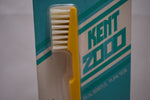 KENT 2000 ORIGINAL TOOTHBRUSH  STRAIGHT TUFT REAL BRISTLE YELLOW COLOR  (VERSION 1979) A NEW ANGLE FOR DOUBLE DENTAL CARE / ΟΔΟΝΤΟΒΟΥΡΤΣΑ 2000 ΜΕ ΙΣΙΕΣ ΚΑΙ ΑΥΘΕΝΤΙΚΕΣ ΤΡΙΧΕΣ ΓΙΑ ΔΙΠΛΗ ΟΔΟΝΤΙΑΤΡΙΚΗ ΦΡΟΝΤΙΔΑ  ΧΡΩΜΑΤΟΣ ΚΙΤΡΙΝΟΥ.