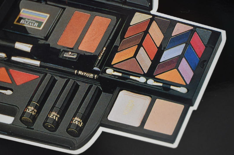 FASHION BAZAAR SYMPHONY KIT MAKE-UP (1404-01) 36 EYE SHADOW+3 BLUSH+2 INDIAN EART+1 TRANSPARENT COMPACT POWDER+1 SKIN COVER+3 LIPS POWDER+1 KAJAL BLACK PENCIL+1 LIP PENCIL+PENCIL SHARPENER+3 LIPSTICKS+3 NAIL-ENAMELS+SLIDE KIT (0035) NET WT 63,8 g.