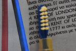 KENT OF LONDON ORIGINAL TOOTHBRUSH (HARD) STRAIGHT TUFT REAL BRISTLE PROBE TIP COLOR BLUE (VERSION 1976) / ΟΔΟΝΤΟΒΟΥΡΤΣΑ ΜΕ ΙΣΙΕΣ ΚΑΙ ΑΥΘΕΝΤΙΚΕΣ ΤΡΙΧΕΣ (ΣΚΛΗΡΕΣ) ΚΑΙ ΜΥΤΗ ΚΕΦΑΛΗΣ ΑΙΣΘΗΤΗΡΑ ΓΙΑ ΜΑΖΑΖ ΧΡΩΜΑΤΟΣ ΜΠΛΕ.