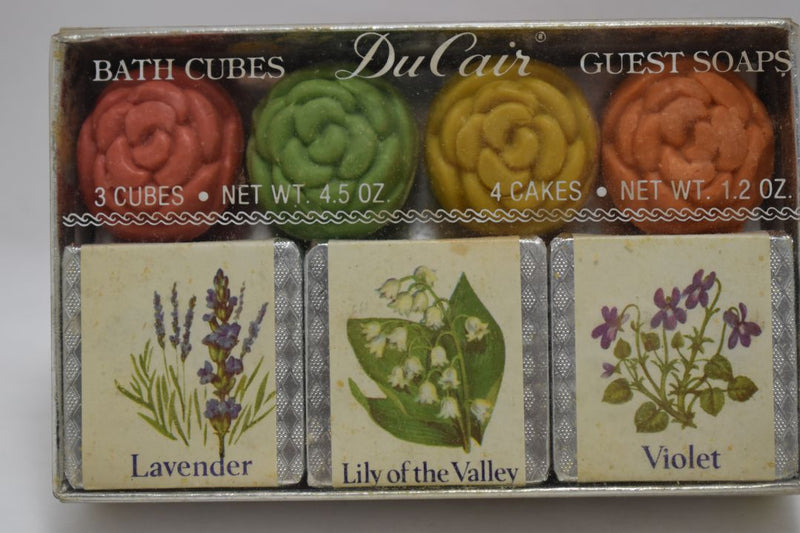 DuCAIR GIFT BOX (VERSION 1981) 3 PERFUMED BATH CUBES AND 4 GUEST SOAPS / Συσκευασία Δώρου  από 3 Αρωματισμένους κύβους Μπάνιου NET WT. 4.5 OZ,  και 4 Σαπούνια διαφορετικών χρωμάτων, σε σχήμα Μπουμπούκι Τριαντάφυλλου, 1.2  OZ.