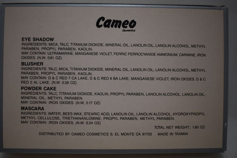 CAMEO COSMETICS KIT MAKE-UP (8860) 20 EYE SHADOWS + 4 BLUSHES + 1 COMPACT POWDER / Σετ Μακιγιάζ 20 (Σκιές Ματιών) + 4 (Ρουζ) + 1 Συμπαγής Πούδρα NET WT 1.60 OZ.