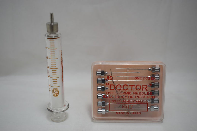 OPTIMA (Fortuna W.G.Co) GLASS HYPODERMIC SYRINGE (LUER-LOCK tip) with interchangeable components / Reusable / Γυάλινη Σύριγγα με μεταλλικό σύνδεσμο ασφαλείας, επαναχρησιμοποιήσιμη 5 c.c. +  STAINLESS STEEL NEEDLES / ΒΕΛΟΝΕΣ No 12 Μια Ντουζίνα (Δωδεκάδα).