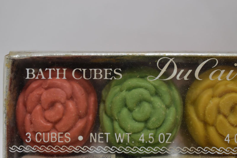 DuCAIR GIFT BOX (VERSION 1981) 3 PERFUMED BATH CUBES AND 4 GUEST SOAPS / Συσκευασία Δώρου  από 3 Αρωματισμένους κύβους Μπάνιου NET WT. 4.5 OZ,  και 4 Σαπούνια διαφορετικών χρωμάτων, σε σχήμα Μπουμπούκι Τριαντάφυλλου, 1.2  OZ.