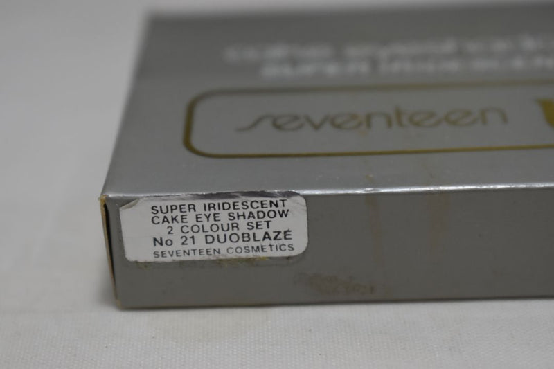 SEVENTEEN 17 COSMETICS CAKE EYESHADOW SUPER IRIDESCENT (No 21 - DUOBLAZE) / Συμπαγής Διπλή Σκιά Ματιών, Σούπερ Ιριδίζουσα -  (COLLECTION 21) -  Σε Απόχρωση (Λευκό - Μπλε) 4.5 g.