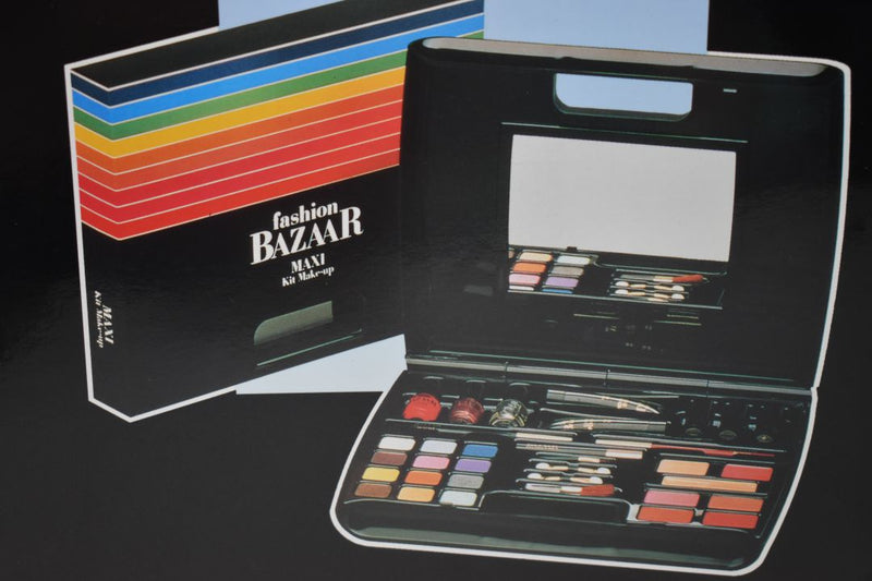 FASHION BAZAAR MAXI KIT MAKE-UP (0050) VALIGETTA / 12 EYE SHADOW + 4 BLUSH + 2 LUMINOUS FOUNDATIONS + 1 COVER CREAM + 1 KAJAL BLACK PENCIL + 1 LIP PENCIL + 3 LIPSTICKS + 2 LIP GLOSSES + 3 NAIL-ENAMELS.