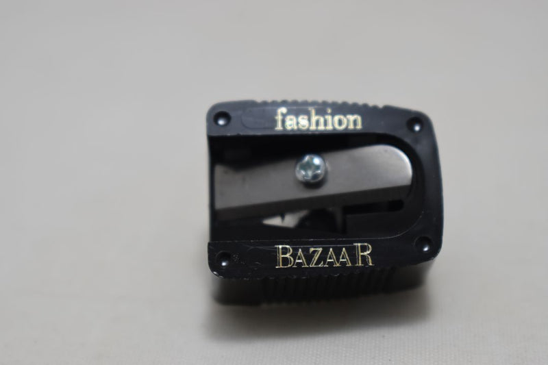 FASHION BAZAAR LIP PENCIL + PENCIL SHARPENER / Μολύβι Χειλιών + Ξύστρα Μολυβιών, σε Απόχρωση (NATURAL - ΦΥΣΙΚΟ) 1.6 g.