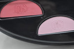 FASHION BAZAAR  KIT MAKE-UP 2 EYE SHADOW (13-HOT BROWN + 14-FALL PLUM) + 2 LUMINOUS BLUSH (07-PURPLE BERRY + 08-PINK PERLAIT / 2 ΣΚΙΕΣ ΜΑΤΙΩΝ Σε απόχρωση (Καυτό Καφέ + Φθινοπωρινό Δαμασκηνί) 6 g + 2 ΦΩΤΕΙΝΑ ΡΟΥΖ (Μωβ Μούρου + Ροζ Περλέ) 8 g - Tester.