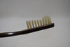 KENT OF LONDON ORIGINAL TOOTHBRUSH (MEDIUM) CURVED TUFT REAL BRISTLE BROWN COLOR (VERSION 1977) / ΟΔΟΝΤΟΒΟΥΡΤΣΑ ΜΕ ΚΑΜΠΥΛΕΣ ΚΑΙ ΑΥΘΕΝΤΙΚΕΣ ΤΡΙΧΕΣ (ΜΕΣΑΙΑΣ ΣΚΛΗΡΟΤΗΤΑΣ) ΧΡΩΜΑΤΟΣ ΚΑΦΕ.