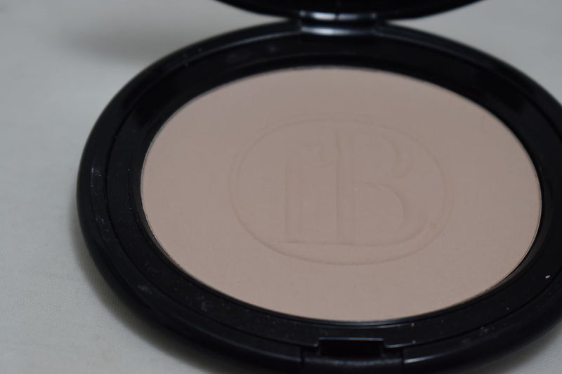 FASHION BAZAAR SOFT COMPACT POWDER / Μαλακή Συμπαγής Σκόνη σε Απόχρωση (IVORY BEIGE - Ιβουάρ Μπεζ) 10 g.