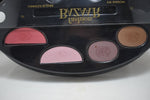 FASHION BAZAAR  KIT MAKE-UP 2 EYE SHADOW (13-HOT BROWN + 14-FALL PLUM) + 2 LUMINOUS BLUSH (07-PURPLE BERRY + 08-PINK PERLAIT / 2 ΣΚΙΕΣ ΜΑΤΙΩΝ Σε απόχρωση (Καυτό Καφέ + Φθινοπωρινό Δαμασκηνί) 6 g + 2 ΦΩΤΕΙΝΑ ΡΟΥΖ (Μωβ Μούρου + Ροζ Περλέ) 8 g - Tester.