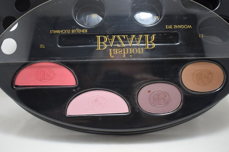 FASHION BAZAAR  KIT MAKE-UP 2 EYE SHADOW (13-HOT BROWN + 14-FALL PLUM) + 2 LUMINOUS BLUSH (07-PURPLE BERRY + 08-PINK PERLAIT / 2 ΣΚΙΕΣ ΜΑΤΙΩΝ Σε απόχρωση (Καυτό Καφέ + Φθινοπωρινό Δαμασκηνί) 6 g + 2 ΦΩΤΕΙΝΑ ΡΟΥΖ (Μωβ Μούρου + Ροζ Περλέ) 8 g - Tester.
