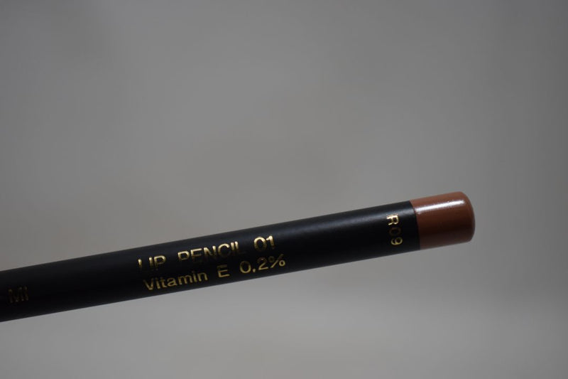 FASHION BAZAAR LIP PENCIL + PENCIL SHARPENER / Μολύβι Χειλιών + Ξύστρα Μολυβιών, σε Απόχρωση (NATURAL - ΦΥΣΙΚΟ) 1.6 g.