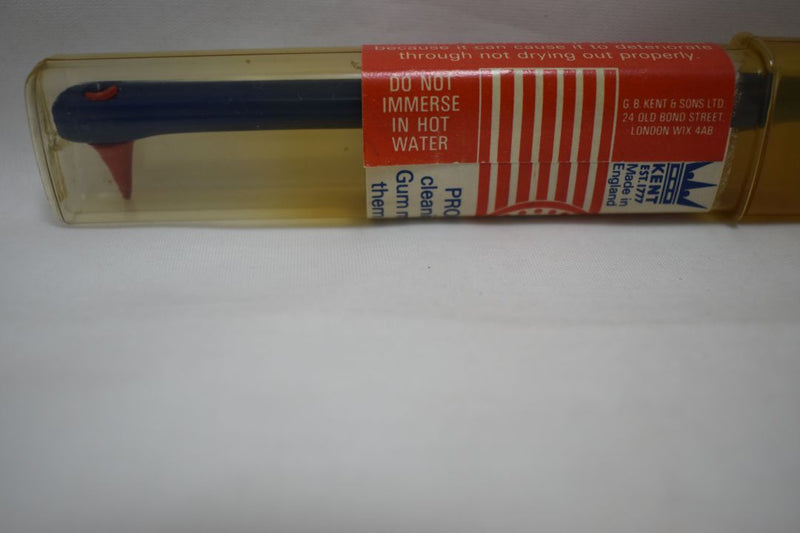 KENT OF LONDON ORIGINAL TOOTHBRUSH (HARD) STRAIGHT TUFT REAL BRISTLE PROBE TIP COLOR BLUE (VERSION 1976) / ΟΔΟΝΤΟΒΟΥΡΤΣΑ ΜΕ ΙΣΙΕΣ ΚΑΙ ΑΥΘΕΝΤΙΚΕΣ ΤΡΙΧΕΣ (ΣΚΛΗΡΕΣ) ΚΑΙ ΜΥΤΗ ΚΕΦΑΛΗΣ ΑΙΣΘΗΤΗΡΑ ΓΙΑ ΜΑΖΑΖ ΧΡΩΜΑΤΟΣ ΜΠΛΕ.