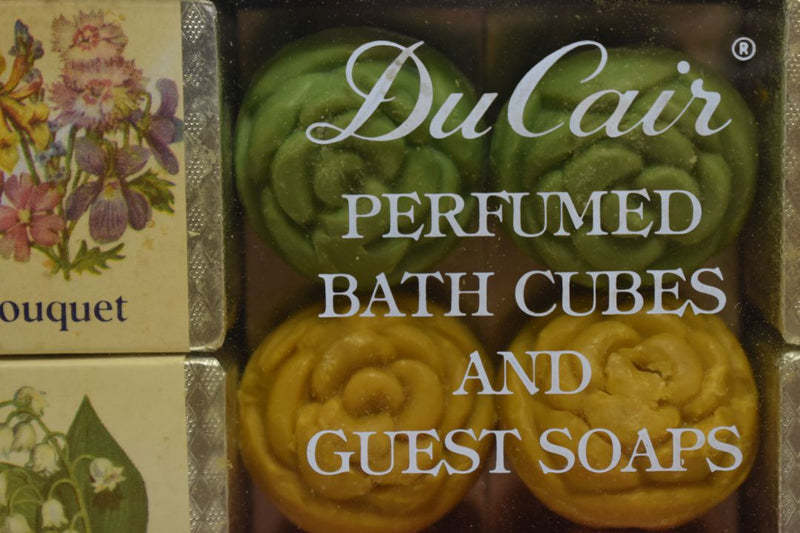 DuCAIR GIFT BOX (VERSION 1981) 6 PERFUMED BATH CUBES AND 8 GUEST SOAPS / Συσκευασία Δώρου  από 6 Αρωματισμένους κύβους Μπάνιου NET WT. 9 OZ,  και 8 Σαπούνια διαφορετικών χρωμάτων, σε σχήμα Μπουμπούκι Τριαντάφυλλου, 2.4  OZ.