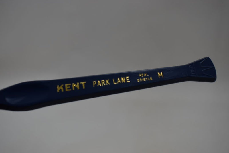 KENT OF LONDON ORIGINAL TOOTHBRUSH (MEDIUM) CURVED TUFT REAL BRISTLE COLOR BLUE (VERSION 1977) / ΟΔΟΝΤΟΒΟΥΡΤΣΑ ΜΕ ΚΑΜΠΥΛΕΣ ΚΑΙ ΑΥΘΕΝΤΙΚΕΣ ΤΡΙΧΕΣ (ΜΕΣΑΙΑΣ ΣΚΛΗΡΟΤΗΤΑΣ) ΧΡΩΜΑΤΟΣ ΜΠΛΕ.