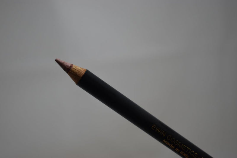 FASHION BAZAAR LIP PENCIL + PENCIL SHARPENER / Μολύβι Χειλιών + Ξύστρα Μολυβιών, σε Απόχρωση (NATURAL - ΦΥΣΙΚΟ) 1.6 g.