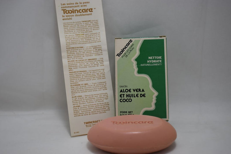 TWINCARE SOAP ALOE VERA AND COCONUT OIL FOR SKIN CARE CLEANSES MOISTURIZES NATURALLY (VERSION 1981) / Σαπούνι με Αλόη Βέρα και Λάδι Καρύδας για την Περιποίηση του Δέρματος Καθαρίζει και Ενυδατώνει Φυσικά 100 g 3.5 OZ.