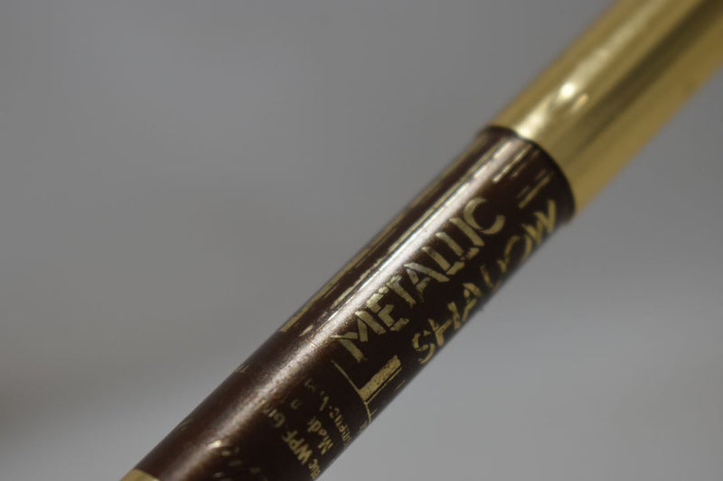 LADY MANHATTAN COSMETICS BIG METALIC SHADOW WATERPROOF / Μολύβι Χονδρό, Διπλής Δράσης,  Ματιών και Σκιάς ταυτόχρονα, Αδιάβροχο, σε Απόχρωση (No 54 - Καφέ Μεταλλικό).