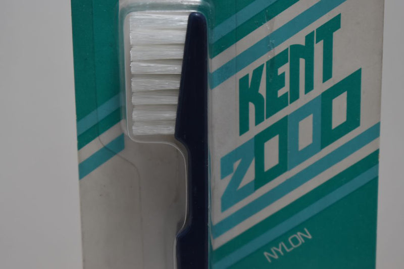 KENT 2000 NYLON ORIGINAL  TOOTHBRUSH  STRAIGHT TUFT  COLOR BLUE (VERSION 1980) A NEW ANGLE FOR DOUBLE DENTAL CARE / ΟΔΟΝΤΟΒΟΥΡΤΣΑ 2000 ΜΕ ΙΣΙΕΣ ΤΡΙΧΕΣ ΓΙΑ ΔΙΠΛΗ ΟΔΟΝΤΙΑΤΡΙΚΗ ΦΡΟΝΤΙΔΑ ΧΡΩΜΑΤΟΣ ΜΠΛΕ.