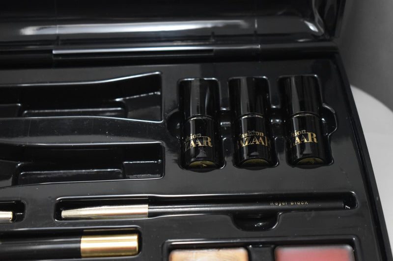 FASHION BAZAAR MAXI KIT MAKE-UP (0050) VALIGETTA / 12 EYE SHADOW + 4 BLUSH + 2 LUMINOUS FOUNDATIONS + 1 COVER CREAM + 1 KAJAL BLACK PENCIL + 1 LIP PENCIL + 3 LIPSTICKS + 2 LIP GLOSSES + 3 NAIL-ENAMELS.
