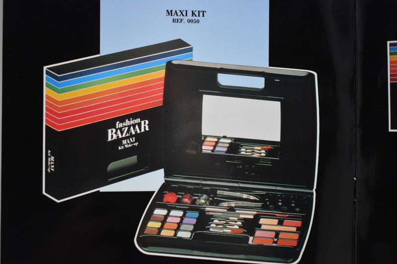 FASHION BAZAAR MAXI KIT MAKE-UP (0050) VALIGETTA / 12 EYE SHADOW + 4 BLUSH + 2 LUMINOUS FOUNDATIONS + 1 COVER CREAM + 1 KAJAL BLACK PENCIL + 1 LIP PENCIL + 3 LIPSTICKS + 2 LIP GLOSSES + 3 NAIL-ENAMELS.