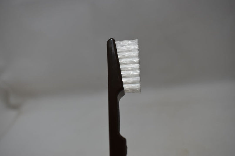 KENT 2000 DUAL TEXTURE  NYLON ORIGINAL TOOTHBRUSH  STRAIGHT TUFT BROWN COLOR  (VERSION 1982) A NEW ANGLE FOR DOUBLE DENTAL CARE / ΟΔΟΝΤΟΒΟΥΡΤΣΑ 2000 ΔΙΠΛΗΣ ΥΦΗΣ ΜΕ ΙΣΙΕΣ ΤΡΙΧΕΣ ΓΙΑ ΔΙΠΛΗ ΟΔΟΝΤΙΑΤΡΙΚΗ ΦΡΟΝΤΙΔΑ ΧΡΩΜΑΤΟΣ ΚΑΦΕ.