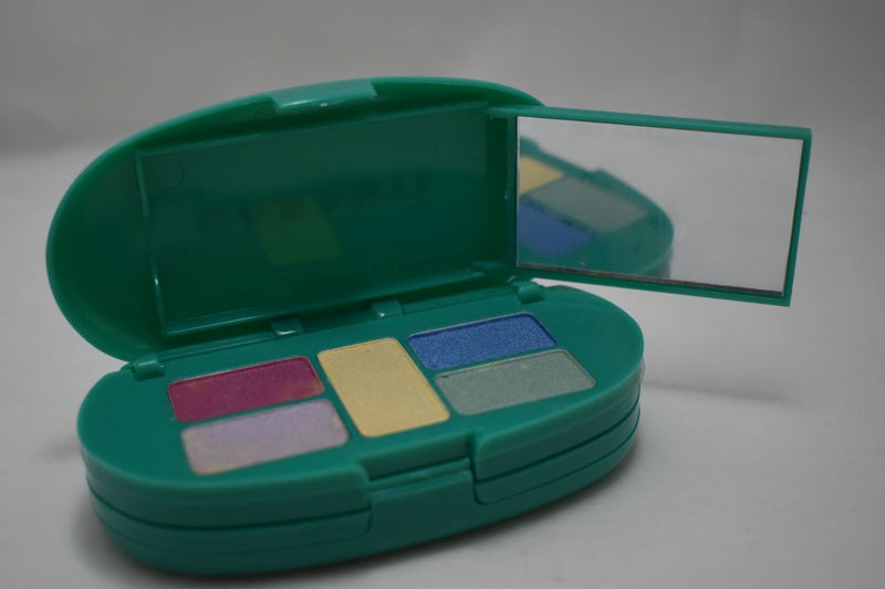 GARANTI SET / KIT MAKE-UP (322) 5 EYE SHADOWS + 3 BLUSHES + 5 LIP- GLOSS + 1 DELUXE EYE PENCIL COLOR BLACK / Σετ Μακιγιάζ 5 (Σκιές Ματιών) + 3 (Ρουζ) + 5 (Γυαλιστικό για τα Χείλη) + 1 Μολύβι Ματιών Χρώματος Μαύρου Πολυτελείας NET WT 22.50 gr.