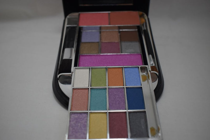 YAZ ENTERPRISES MIAMI KIT MAKE-UP (1800) 18 EYE SHADOWS + 3 BLUSHES / Σετ Μακιγιάζ 18 (Σκιές Ματιών) + 3 (Ρουζ)  NET WT 1.17 OZ.