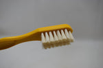 KENT OF LONDON ORIGINAL TOOTHBRUSH (SOFT) STRAIGHT TUFT PURE BRISTLE YELLOW COLOR (VERSION 1978) / ΟΔΟΝΤΟΒΟΥΡΤΣΑ ΜΕ ΙΣΙΕΣ ΚΑΙ ΑΥΘΕΝΤΙΚΕΣ ΤΡΙΧΕΣ (ΜΑΛΑΚΕΣ) ΧΡΩΜΑΤΟΣ  ΚΙΤΡΙΝΟΥ.