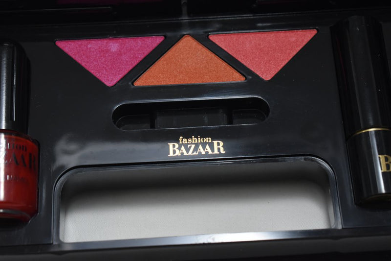 FASHION BAZAAR SYMPHONY KIT MAKE-UP (1404-01) 36 EYE SHADOW+3 BLUSH+2 INDIAN EART+1 TRANSPARENT COMPACT POWDER+1 SKIN COVER+3 LIPS POWDER+1 KAJAL BLACK PENCIL+1 LIP PENCIL+PENCIL SHARPENER+3 LIPSTICKS+3 NAIL-ENAMELS+SLIDE KIT (0035) NET WT 63,8 g.