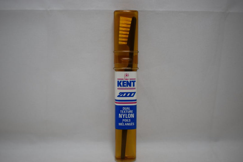 KENT 2000 DUAL TEXTURE  NYLON ORIGINAL TOOTHBRUSH  STRAIGHT TUFT BROWN COLOR  (VERSION 1982) A NEW ANGLE FOR DOUBLE DENTAL CARE / ΟΔΟΝΤΟΒΟΥΡΤΣΑ 2000 ΔΙΠΛΗΣ ΥΦΗΣ ΜΕ ΙΣΙΕΣ ΤΡΙΧΕΣ ΓΙΑ ΔΙΠΛΗ ΟΔΟΝΤΙΑΤΡΙΚΗ ΦΡΟΝΤΙΔΑ ΧΡΩΜΑΤΟΣ ΚΑΦΕ.