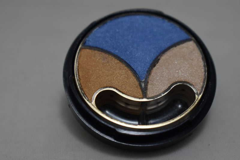 FASHION BAZAAR  FLOWERS MOSAIC TRIO EYE SHADOW (1073) / TRIO OMBRE À PAUPIÈRES / ΤΡΙΠΛΗ ΣΚΙΑ ΜΑΤΙΩΝ - Σε Απόχρωση (ΜΠΛΕ ΘΑΛΑΣΣΙ - ΑΝΟΙΚΤΟ ΚΕΡΑΜΙΔΙ - ΣΟΜΟΝ) 2.8 g.