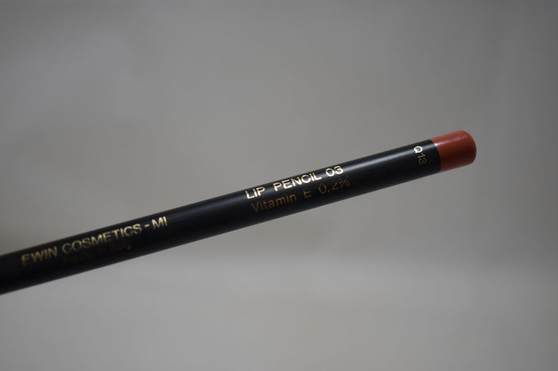 FASHION BAZAAR LIP PENCIL + PENCIL SHARPENER / Μολύβι Χειλιών + Ξύστρα Μολυβιών, σε Απόχρωση (CORAL - ΚΟΡΑΛΛΙ) 1.6 g.
