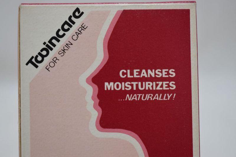 TWINCARE SOAP YOGHURT AND STRAWBERRY FOR SKIN CARE CLEANSES MOISTURIZES NATURALLY (VERSION 1981) / Σαπούνι με Γιαούρτι και Φράουλα για την Περιποίηση του Δέρματος Καθαρίζει και Ενυδατώνει Φυσικά 100 g 3.5 OZ.