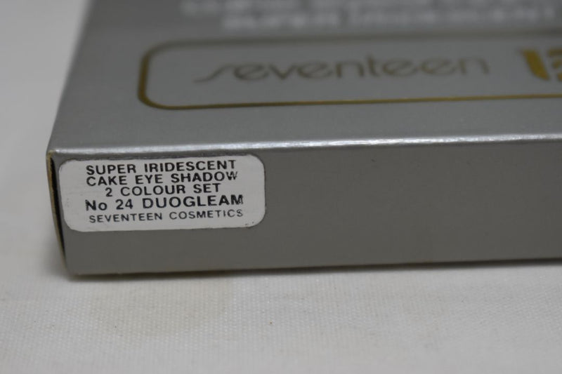SEVENTEEN 17 COSMETICS CAKE EYESHADOW SUPER IRIDESCENT (No 24 - DUOGLEAM) / Συμπαγής Διπλή Σκιά Ματιών, Σούπερ Ιριδίζουσα -  (COLLECTION 24) -  Σε Απόχρωση (Λαδί - Καφέ) 4.5 g.