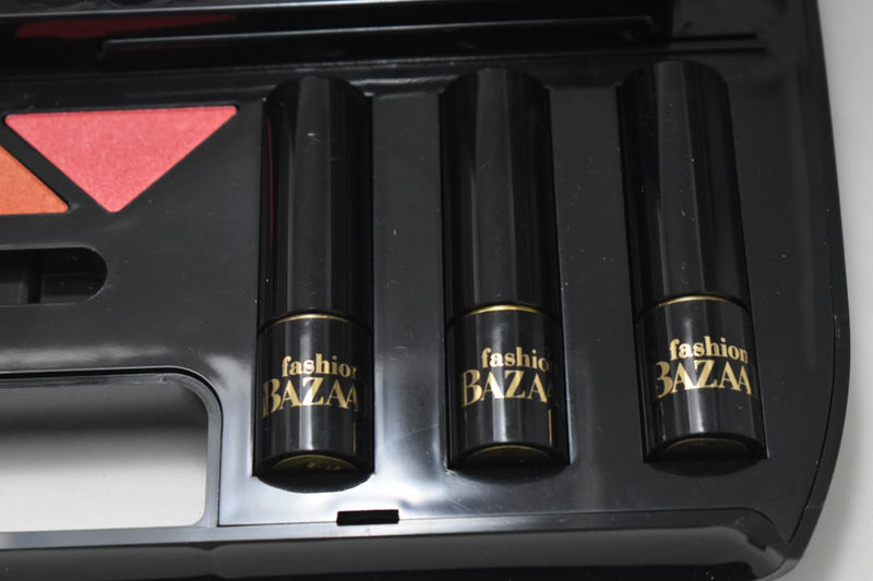 FASHION BAZAAR SYMPHONY KIT MAKE-UP (1404-01) 36 EYE SHADOW+3 BLUSH+2 INDIAN EART+1 TRANSPARENT COMPACT POWDER+1 SKIN COVER+3 LIPS POWDER+1 KAJAL BLACK PENCIL+1 LIP PENCIL+PENCIL SHARPENER+3 LIPSTICKS+3 NAIL-ENAMELS+SLIDE KIT (0035) NET WT 63,8 g.