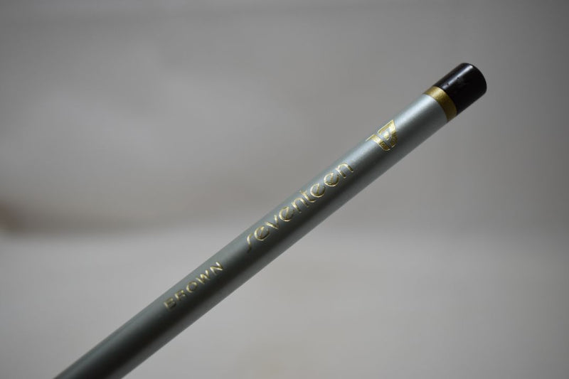 SEVENTEEN 17 COSMETICS EYEBROW PENCIL DOUBLE SIZE (LARGE) / Μολύβι για τα Φρύδια,  Διπλάσιου Μεγέθους, σε Απόχρωση (BROWN - ΚΑΦΕ).
