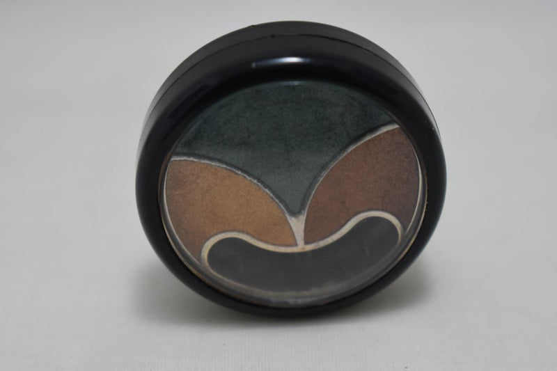FASHION BAZAAR  FLOWERS MOSAIC TRIO EYE SHADOW (1071) / TRIO OMBRE À PAUPIÈRES / ΤΡΙΠΛΗ ΣΚΙΑ ΜΑΤΙΩΝ - Σε Απόχρωση (ΠΡΑΣΙΝΟ - ΚΑΦΕ ΑΝΟΙΚΤΟ- ΚΑΦΕ ΣΚΟΥΡΟ) 2.8 g.