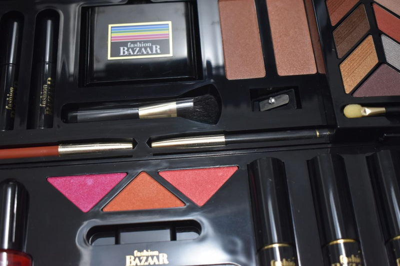 FASHION BAZAAR SYMPHONY KIT MAKE-UP (1404-01) 36 EYE SHADOW+3 BLUSH+2 INDIAN EART+1 TRANSPARENT COMPACT POWDER+1 SKIN COVER+3 LIPS POWDER+1 KAJAL BLACK PENCIL+1 LIP PENCIL+PENCIL SHARPENER+3 LIPSTICKS+3 NAIL-ENAMELS+SLIDE KIT (0035) NET WT 63,8 g.