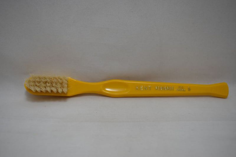 KENT OF LONDON ORIGINAL TOOTHBRUSH (SOFT) STRAIGHT TUFT PURE BRISTLE YELLOW COLOR (VERSION 1978) / ΟΔΟΝΤΟΒΟΥΡΤΣΑ ΜΕ ΙΣΙΕΣ ΚΑΙ ΑΥΘΕΝΤΙΚΕΣ ΤΡΙΧΕΣ (ΜΑΛΑΚΕΣ) ΧΡΩΜΑΤΟΣ  ΚΙΤΡΙΝΟΥ.