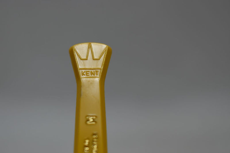 KENT OF LONDON ORIGINAL TOOTHBRUSH (MEDIUM) CURVED TUFT REAL BRISTLE YELLOW COLOR (VERSION 1977) / ΟΔΟΝΤΟΒΟΥΡΤΣΑ ΜΕ ΚΑΜΠΥΛΕΣ ΚΑΙ ΑΥΘΕΝΤΙΚΕΣ ΤΡΙΧΕΣ (ΜΕΣΑΙΑΣ ΣΚΛΗΡΟΤΗΤΑΣ) ΧΡΩΜΑΤΟΣ KΙΤΡΙΝΟΥ.