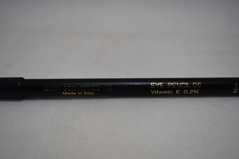 FASHION BAZAAR EYE PENCIL + PENCIL SHARPENER / Μολύβι Ματιών + Ξύστρα Μολυβιών, σε Απόχρωση (ELECTRIC BLUE - ΜΠΛΕ ΕΛΕΚΤΡΙΚ) 1.6 g.