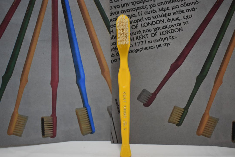 KENT OF LONDON ORIGINAL TOOTHBRUSH (SOFT) STRAIGHT TUFT PURE BRISTLE YELLOW COLOR (VERSION 1978) / ΟΔΟΝΤΟΒΟΥΡΤΣΑ ΜΕ ΙΣΙΕΣ ΚΑΙ ΑΥΘΕΝΤΙΚΕΣ ΤΡΙΧΕΣ (ΜΑΛΑΚΕΣ) ΧΡΩΜΑΤΟΣ  ΚΙΤΡΙΝΟΥ.