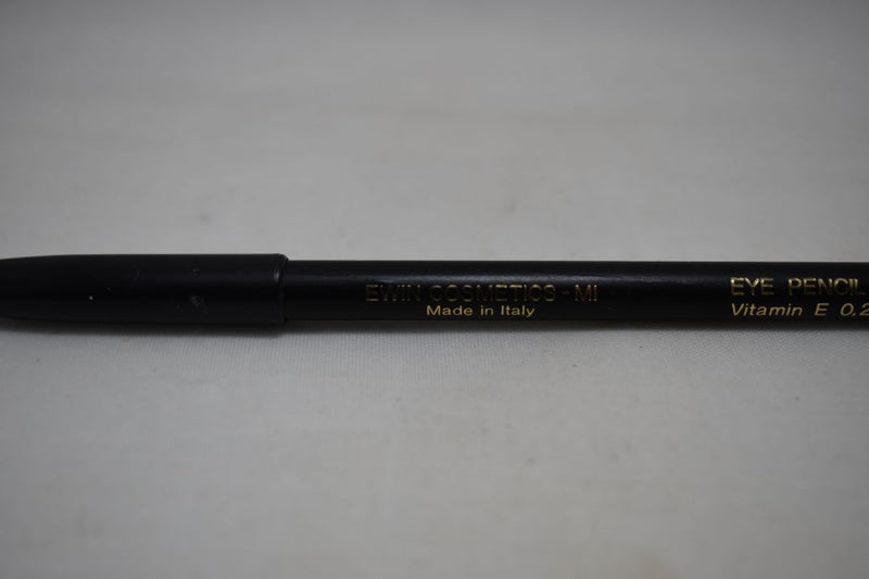 FASHION BAZAAR EYE PENCIL + PENCIL SHARPENER / Μολύβι Ματιών + Ξύστρα Μολυβιών, σε Απόχρωση (ELECTRIC BLUE - ΜΠΛΕ ΕΛΕΚΤΡΙΚ) 1.6 g.