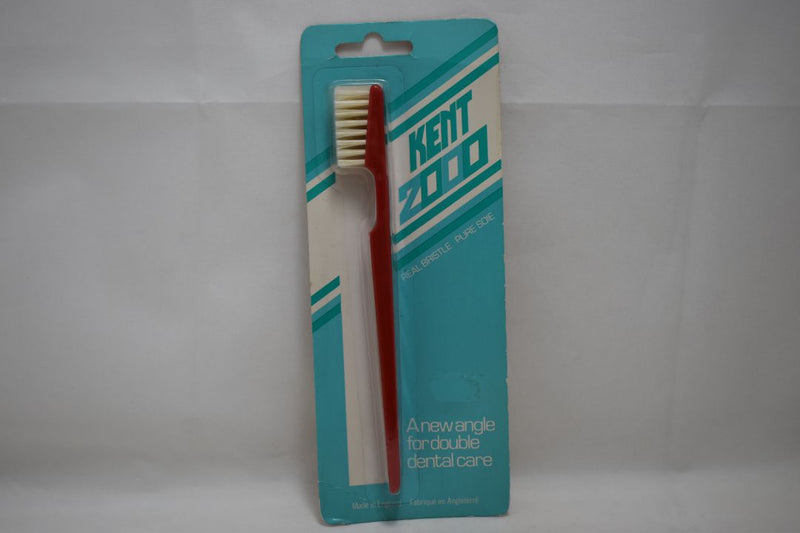 KENT 2000 ORIGINAL  TOOTHBRUSH  STRAIGHT TUFT REAL BRISTLE RED COLOR (VERSION 1979) A NEW ANGLE FOR DOUBLE DENTAL CARE / ΟΔΟΝΤΟΒΟΥΡΤΣΑ 2000 ΜΕ ΙΣΙΕΣ ΚΑΙ ΑΥΘΕΝΤΙΚΕΣ ΤΡΙΧΕΣ ΓΙΑ ΔΙΠΛΗ ΟΔΟΝΤΙΑΤΡΙΚΗ ΦΡΟΝΤΙΔΑ  ΧΡΩΜΑΤΟΣ ΚΟΚΚΙΝΟΥ.