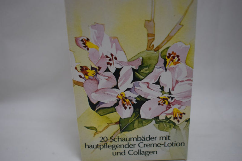 MOUSON Bade Konzentrat Apfel-Blute 20 Schaumbader mit hautpflegender Creme-Lotion und Collagen / Concentrated Bubble Bath from Apple Blossoms / Συμπυκνωμένο Αφρόλουτρο με κρέμα περιποίησης δέρματος και κολλαγόνο, από Άνθη μηλιάς 250 ml 8.4 FL.OZ.