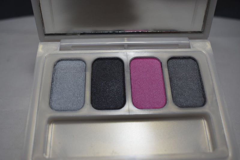 SEVENTEEN 17 COSMETICS CAKE EYESHADOW SUPER IRIDESCENT (PALETTE No 57 -  SMOKY) / Συμπαγής Τετραπλή Σκιά Ματιών, Σούπερ Ιριδίζουσα -  (COLLECTION 57) -  Σε Απόχρωση (Γκρι Ανοικτό - Γκρι Μολυβί - Ροζ - Γκρι Μεταλλικό) 8 g.