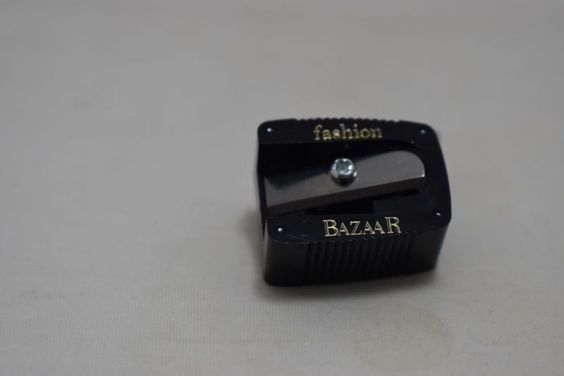 FASHION BAZAAR EYE PENCIL + PENCIL SHARPENER / Μολύβι Ματιών + Ξύστρα Μολυβιών, σε Απόχρωση (BLACK - ΜΑΥΡΟ) 1.6 g.