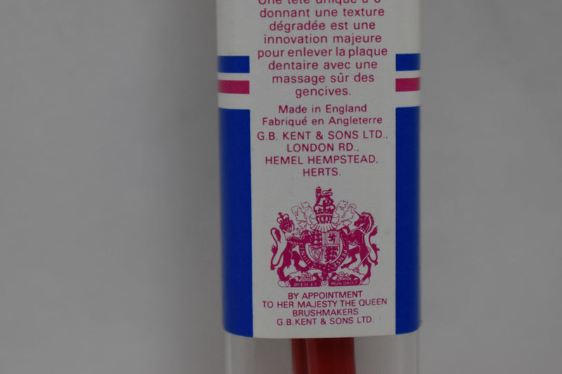 KENT 2000 DUAL TEXTURE  NYLON ORIGINAL TOOTHBRUSH   STRAIGHT TUFT RED COLOR (VERSION 1982) A NEW ANGLE FOR DOUBLE DENTAL CARE / ΟΔΟΝΤΟΒΟΥΡΤΣΑ 2000 ΔΙΠΛΗΣ ΥΦΗΣ ΜΕ ΙΣΙΕΣ ΤΡΙΧΕΣ ΓΙΑ ΔΙΠΛΗ ΟΔΟΝΤΙΑΤΡΙΚΗ ΦΡΟΝΤΙΔΑ ΧΡΩΜΑΤΟΣ KOKKINOY.